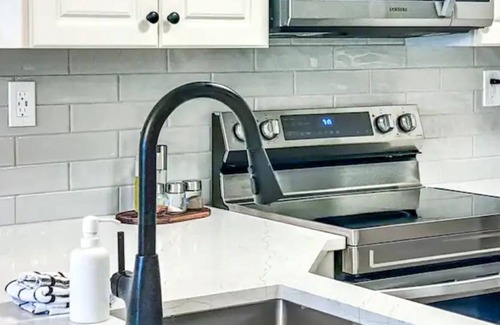 East Kootenay Condo | 1 BDRM Condo | Fully Renovated | AC | Fireplace | Mountain View | Balcony