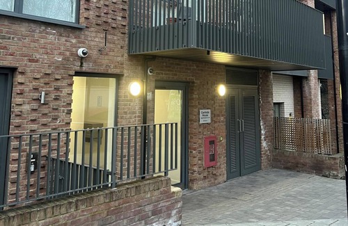 Ladywell Apartment | 1-Bed Apartment Sleeps 2 - Balcony - WiFi