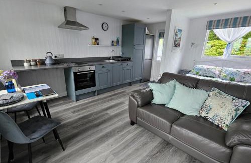 Saint Ann's Chapel House | 1 Bed Cabin-Sleeps 2 Hot Tub Garden Views Pets