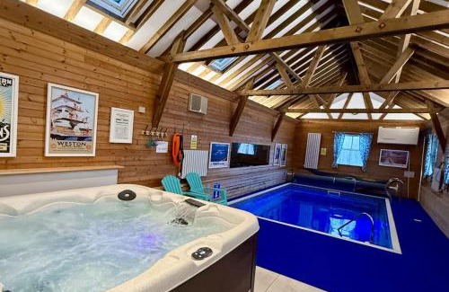 Saint Ann's Chapel House | 1 Bed Cabin-Sleeps 2 Hot Tub Garden Pets Views