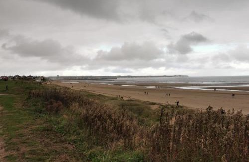 Bridlington Ski Chalet | 1 Bed Cabin - Sleeps 2 - Pets - 2 Min To Beach