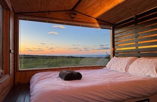 Mortehoe House | 1 Bed Cabin - Sleeps 2 - Pets - Garden - Parking