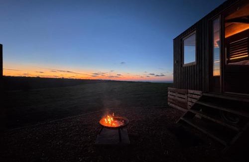 Mortehoe House | 1 Bed Cabin - Sleeps 2 - Pets - Garden - Parking