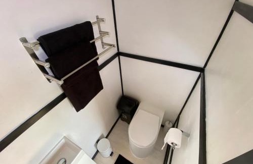 Mortehoe House | 1 Bed Cabin - Sleeps 2 - Pets - Garden - Parking