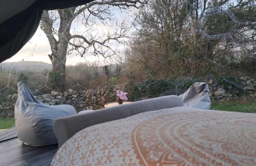 Corofin House | 1 Bed Cabin - Sleeps 2 - Pets - Garden - Parking