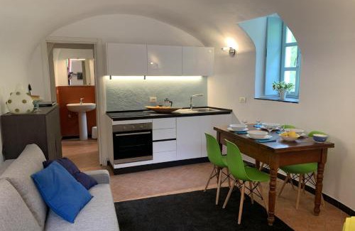 Colletta House | 1 Bed Cottage Sleeps 4 Private Garden - Pool