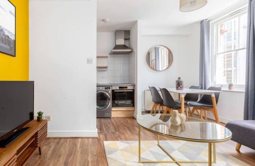 Spitalfields Apartment | 1 Bed Flat on Vibrant Brick Lane