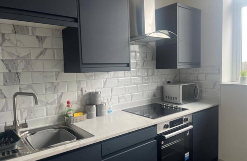 Desborough Apartment | 1 Bed Flat - Sleeps 2 - Pets - Parking - Wifi