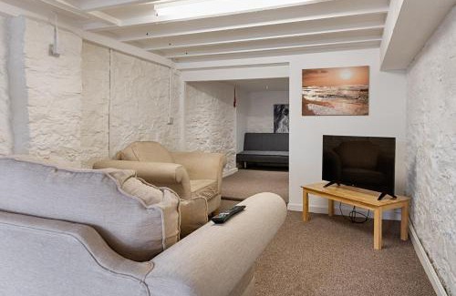 Gorseinon Apartment | 1 Bed Home - Parking - Great for Contractors