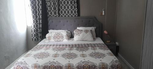 Accra Apartment | 1 Bed Sleeps 2 Apartment - Free parking - Tv