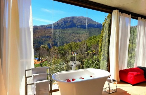 Casares House | 1 Bed, Sleeps 2, Tennis, Pool, Sauna