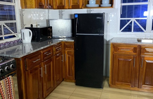 Georgetown House | 1 Bed Villa - Sleeps 4 - Pool - Parking - Wifi