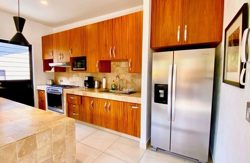 San Antonio Tlayacapan House | 1 Bedroom Guest House - Walk To Everything -Patio -Gym -Pickleball Court - Bikes
