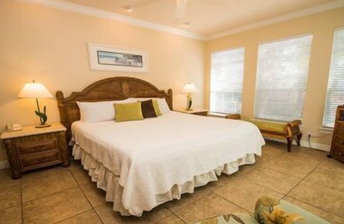Bradenton Beach Hotel | 1 Bedroom, 1 Bathroom Deluxe partial view Pet Friendly