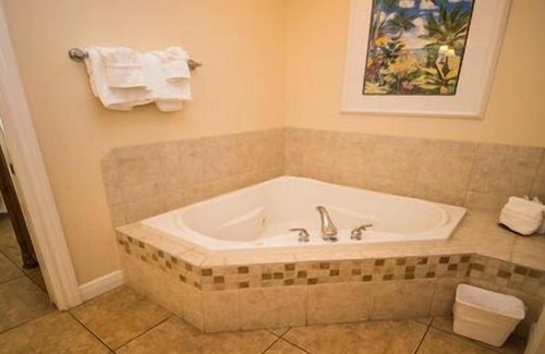 Bradenton Beach Hotel | 1 Bedroom, 1 Bathroom Deluxe Partial Bay View.NO PETS