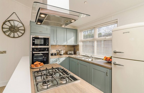 Stuppington Ski Chalet | 1 bedroom accommodation in Canterbury