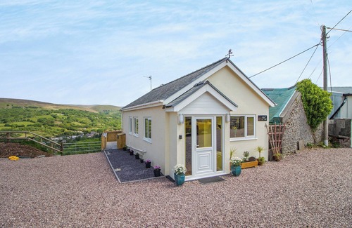 Ammanford Cottage | 1 bedroom accommodation in Ammanford