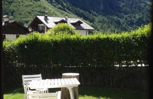 Pallusieux Apartment | 1 bedroom apartment with private garden and Mt. Blanc