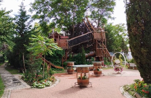 Olmedo Apartment | 1 bedroom apartment - 3 people: With charm and beautiful views of the garden.
