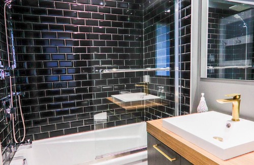 Terrebonne House | 1 bedroom apartment with 2 beds for up to 4 people