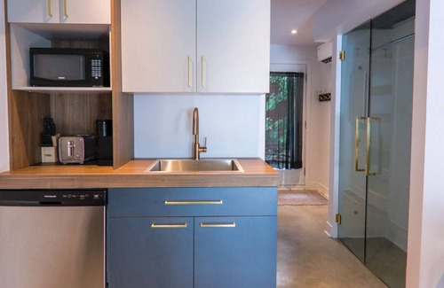 Terrebonne House | 1 bedroom apartment with 2 beds for up to 4 people