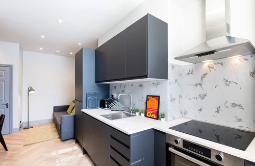 Leith Apartment | 1 Bedroom Apartment-free Parking