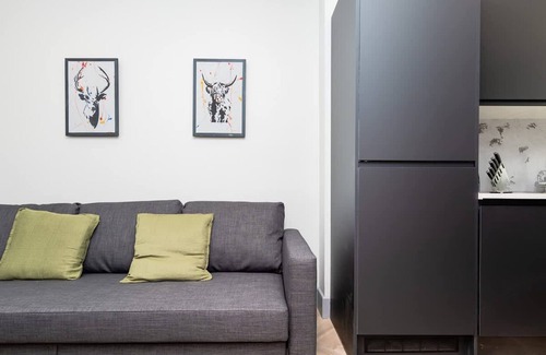 Leith Apartment | 1 Bedroom Apartment-free Parking