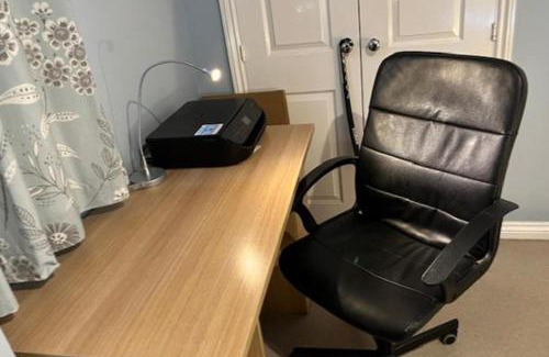 Copthorne Apartment | 1 Bedroom Apartment Sleeps 2 - Pets Welcome - Tv