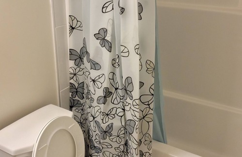 Southwest Calgary Apartment | 1-bedroom apartment SW in marvelous Calgary with fitness room, WiFi