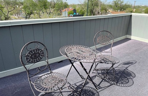University Heights Apartment | 1 Bedroom Apartment near UNM, Nob Hill and downtown.