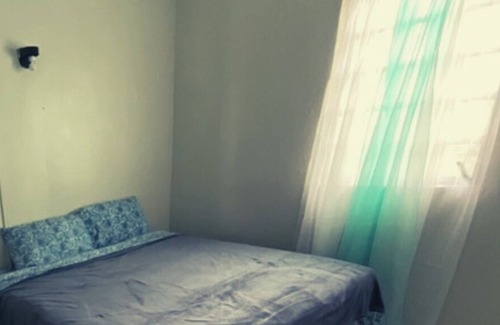 Carlton Apartment | 1 bedroom apt with private fenced yard, 7 minutes to the beach!