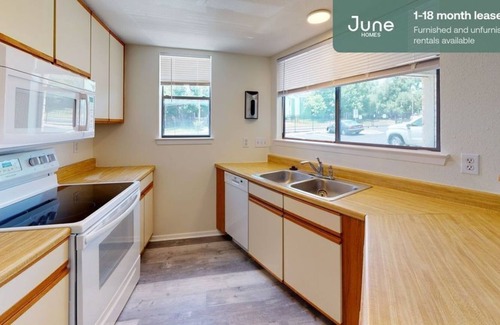 Parker Lane Condo | 1 Bedroom Condo (317780) by Houzlet