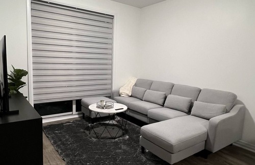 Oakville Condo | 1 Bedroom Condo with Gym
