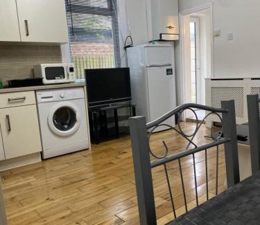 Dormers Wells Apartment | 1 bedroom ground floor flat with garden
