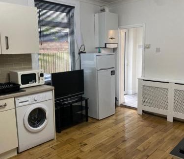Dormers Wells Apartment | 1 bedroom ground floor flat with garden
