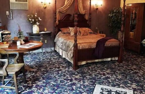 West Clarkston-Highland House | 1 bedroom guesthouse in clarkston