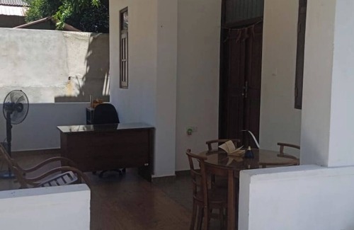 Dalupotha Apartment | 1-Bedroom House with Veranda and Free Parking