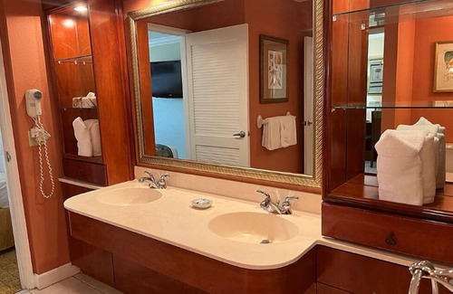Palm Beach Shores Resort | 1-bedroom resort with WiFi, AC in superb Palm Beach Shores
