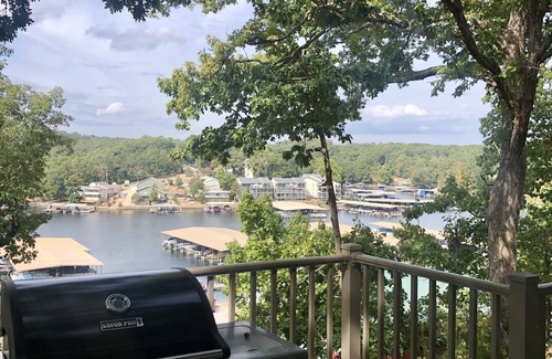 Lake Ozark Condo | 1 BEDROOM TROPICAL BLISS IN NO MARIJUANA COMPLEX