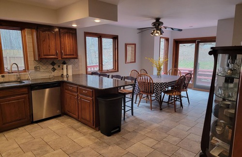 Sybertsville Ski Chalet | 1 Block From Lake