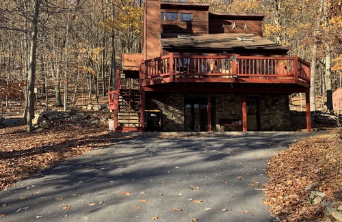 Sybertsville Ski Chalet | 1 Block From Lake