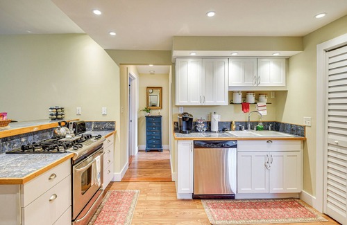 Crescent City House | 1 Block to Crescent Lake: Charming Home w/Porch!