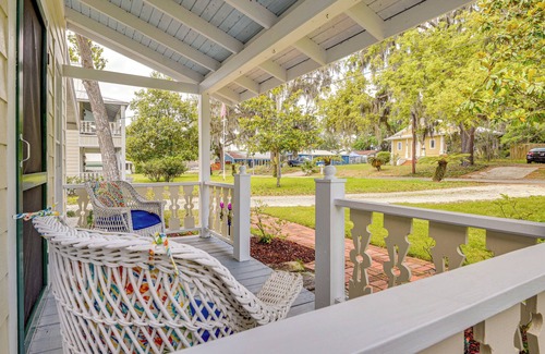 Crescent City House | 1 Block to Crescent Lake: Charming Home w/Porch!