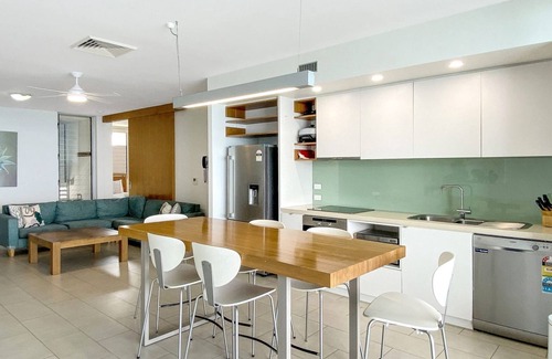 Nelly Bay Apartment | 1 Bright Point Apartment 4502