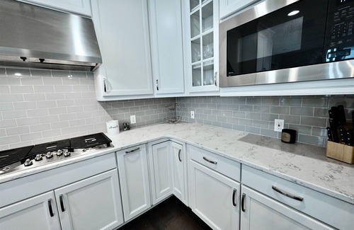 Lewes House | 1 Dog Allowed * Coastal Club Resort Style Club w Water Park * Sleeps 10 w 4BR DE