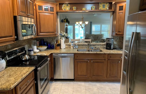 Briar Meadow Bed & Breakfast | 1 Guest Bedroom in 3 Bedroom Primary Residence in The Villages, FL