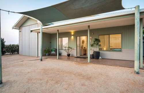 Exmouth House | 1 Kestrel Place - Beautiful Pet-Friendly Marina Home with a Private Jetty
