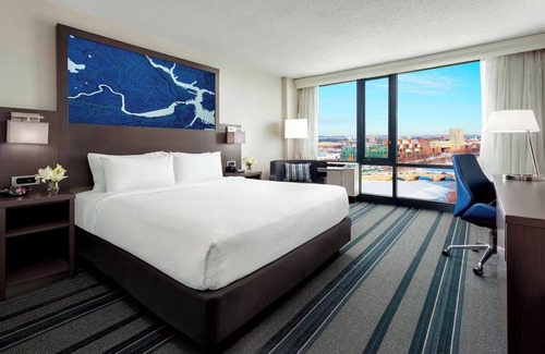 Cambridgeport Hotel | 1 King at Courtyard Boston Cambridge - Walk to Cafes, Parks & Transit