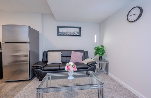 Airdrie Apartment | 1 KING Modern Two Bedroom Secondary Suite in Airdrie Alberta