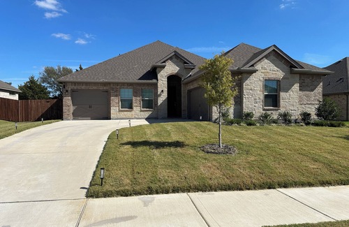 Midlothian House | 1 Level Almost Brand New 3-bed in Midlothian. Secure/Safe Neighborhood!
